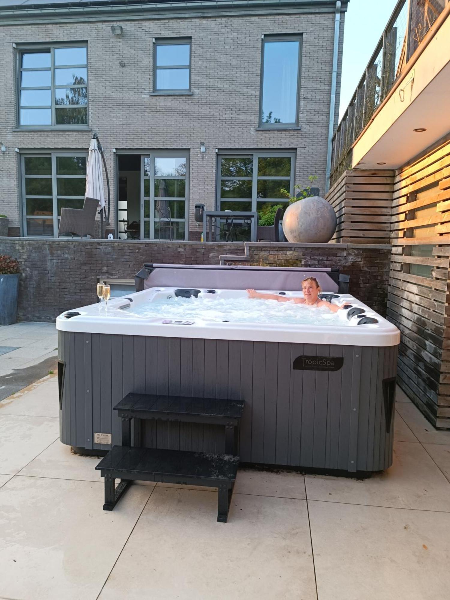 Appartement 5 Personnes Avec Acces Piscine Et Jacuzzi Villers-la-Ville Εξωτερικό φωτογραφία